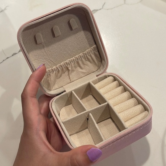 PORTABLE TRAVEL JEWELRY BOX PINK - Picture 1 of 3